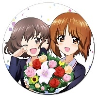������ ��������� ������� Girls und Panzer - Yukari Akiyama and Miho Nishizumi